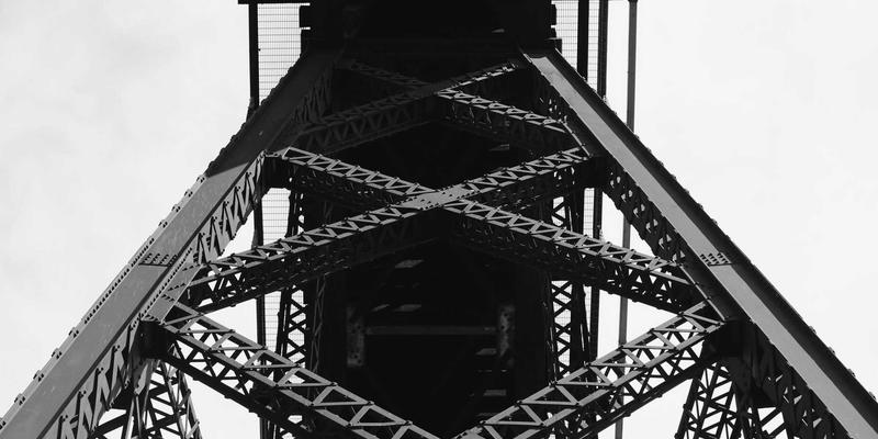 挑战极限,守护安全:汇日特种防腐涂料在污水处理厂与海洋平台的终极耐久性测试